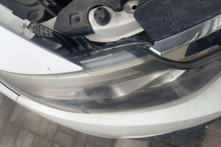 Used Soueast DX7 2016 1.5T Manual Triumph Edition Right Front Headlight