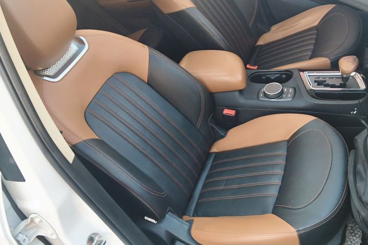 Used Soueast DX7 2016 1.5T Automatic Glory Edition Right Front Seat