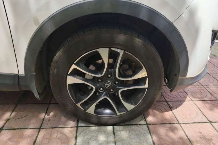 Used Soueast DX7 2016 1.5T Manual Triumph Edition Right Front Wheel Hub