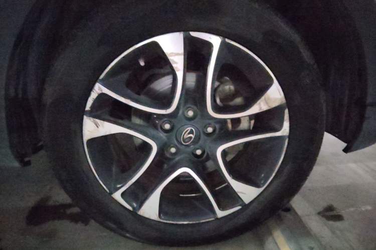 Used Soueast DX7 2016 1.5T Manual Triumph Edition Right Front Wheel Hub