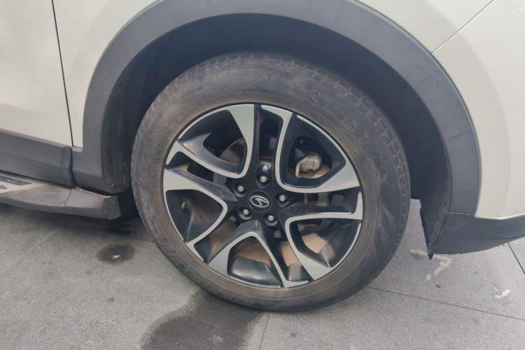 Used Soueast DX7 2016 1.5T Automatic Glory Edition Right Front Wheel Hub