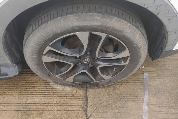 Used Soueast DX7 2016 1.5T Manual Triumph Edition Right Front Wheel Hub
