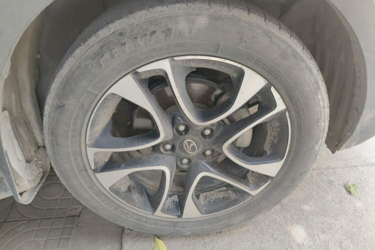Used Soueast DX7 2016 1.5T Manual Triumph Edition Right Front Wheel Hub