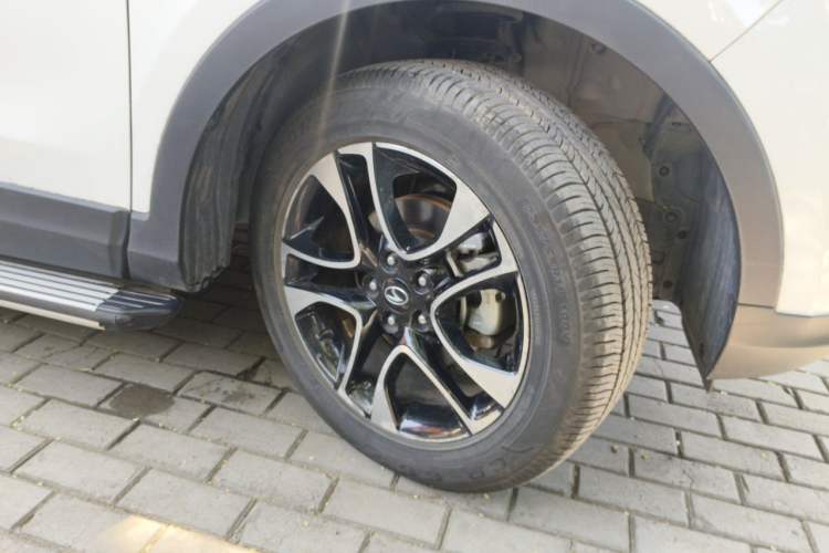 Used Soueast DX7 2016 1.5T Manual Triumph Edition Right Front Wheel Hub