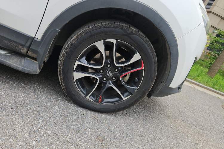 Used Soueast DX7 2016 1.5T Manual Triumph Edition Right Front Wheel Hub
