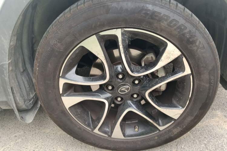 Used Soueast DX7 2016 1.5T Manual Triumph Edition Right Front Wheel Hub