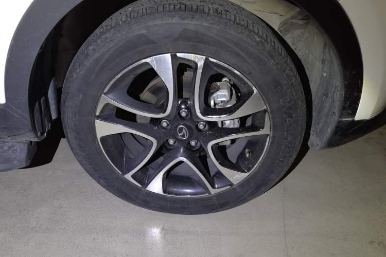 Used Soueast DX7 2016 1.5T Manual Triumph Edition Right Front Wheel Hub