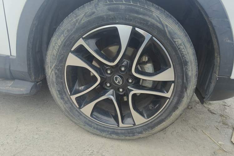 Used Soueast DX7 2016 1.5T Manual Triumph Edition Right Front Wheel Hub