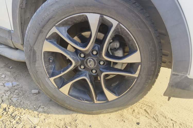 Used Soueast DX7 2016 1.5T Manual Triumph Edition Right Front Wheel Hub