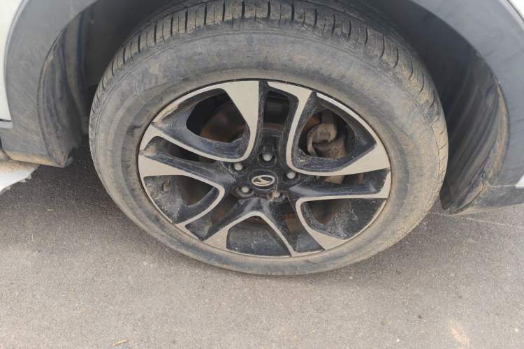 Used Soueast DX7 2016 1.5T Manual Triumph Edition Right Front Wheel Hub