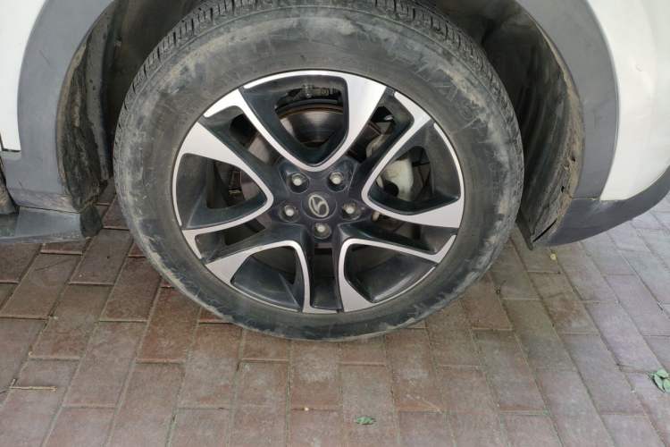 Used Soueast DX7 2016 1.5T Automatic Glory Edition Right Front Wheel Hub