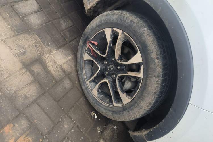 Used Soueast DX7 2016 1.5T Manual Triumph Edition Right Front Wheel Hub