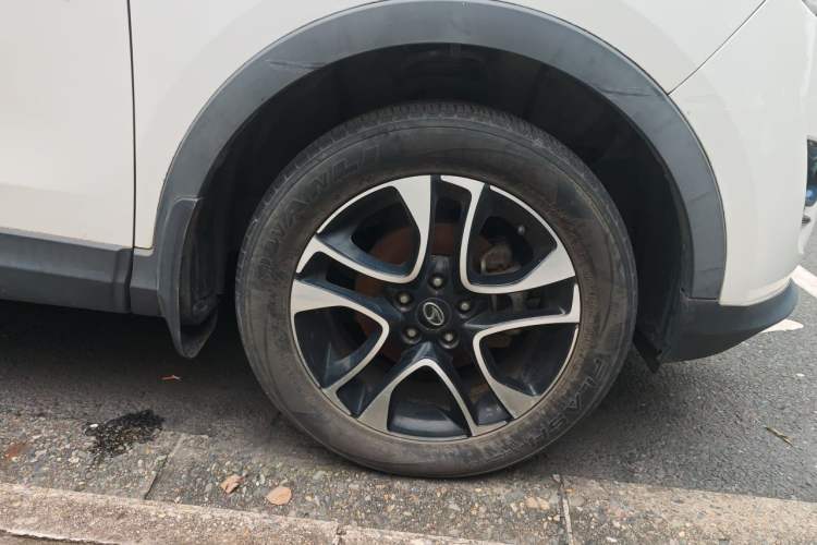 Used Soueast DX7 2016 1.5T Manual Triumph Edition Right Front Wheel Hub