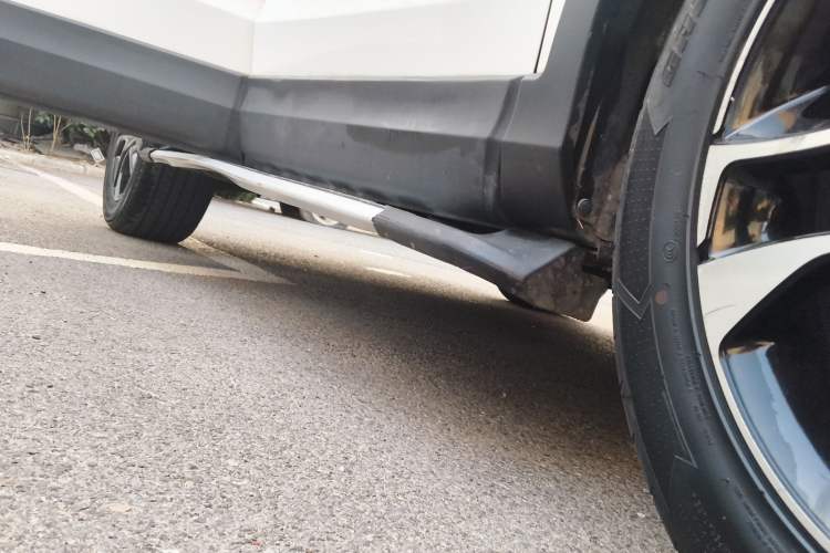 Used Soueast DX7 2016 1.5T Automatic Glory Edition Right Side Sill