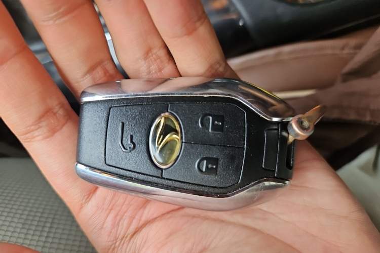 Used Soueast DX7 2016 1.5T Manual Triumph Edition Vehicle Key