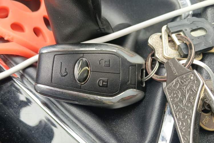 Used Soueast DX7 2016 1.5T Manual Triumph Edition Vehicle Key