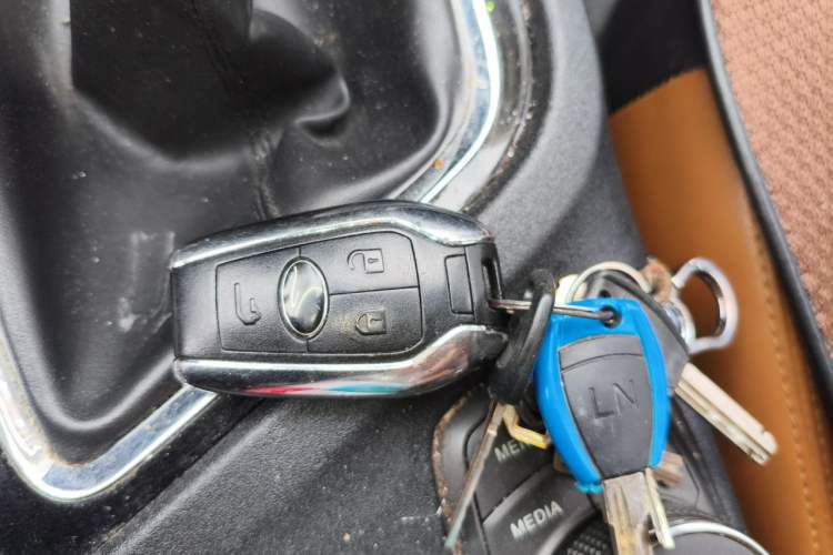 Used Soueast DX7 2016 1.5T Manual Triumph Edition Vehicle Key