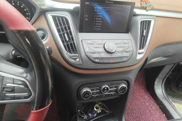 Used Soueast DX7 2017 1.5T Manual Triumph Edition Audio And AC Panel