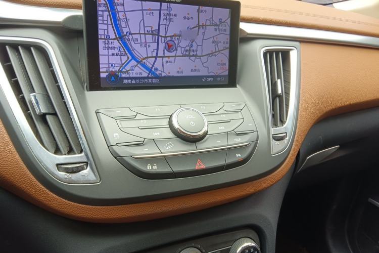 Used Soueast DX7 2017 1.5T Manual Triumph Edition Audio And AC Panel