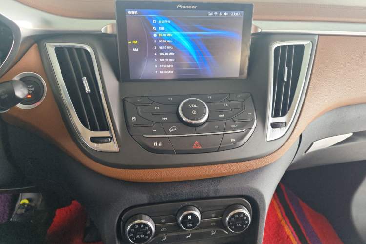 Used Soueast DX7 2017 1.5T Automatic Glory Edition Audio And AC Panel