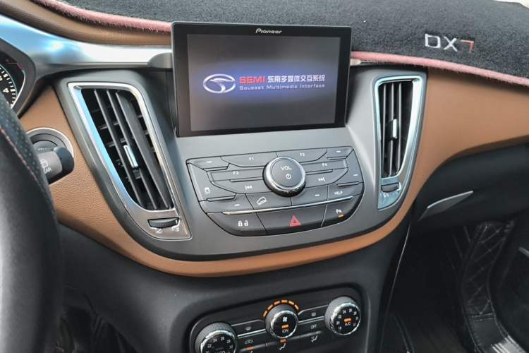 Used Soueast DX7 2017 1.5T Manual Luxury Model Audio And AC Panel
