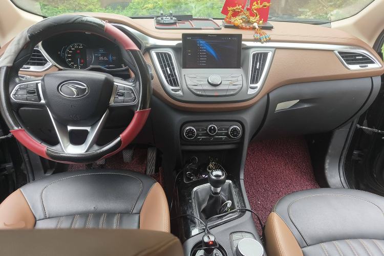 Used Soueast DX7 2017 1.5T Manual Triumph Edition Center Console
