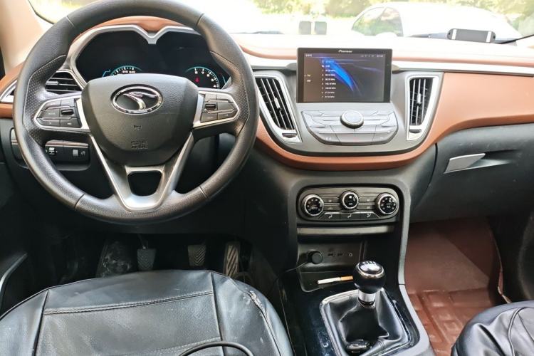 Used Soueast DX7 2017 1.5T Manual Triumph Edition Center Console