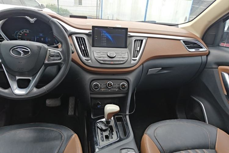 Used Soueast DX7 2017 1.5T Automatic Glory Edition Center Console