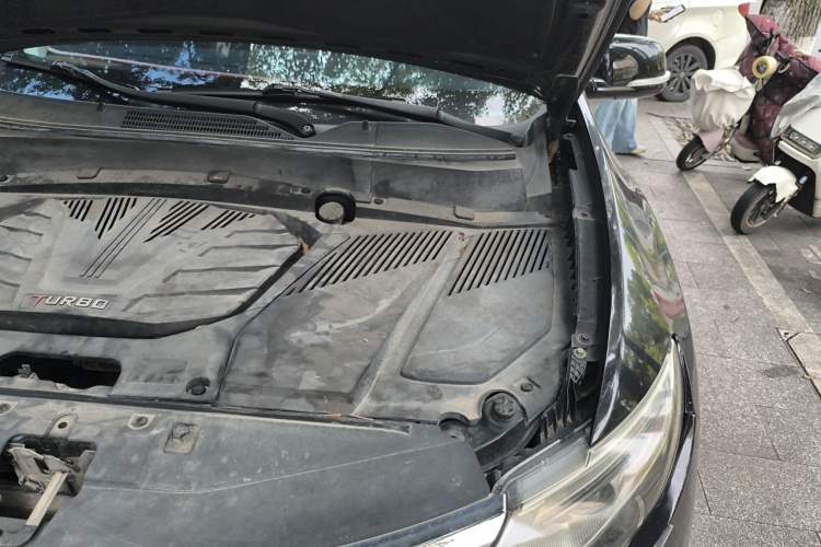 Used Soueast DX7 2017 1.5T Manual Luxury Model Engine Bay Left