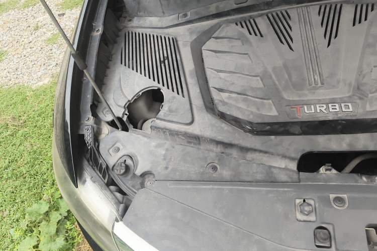 Used Soueast DX7 2017 1.5T Manual Triumph Edition Engine Bay Right
