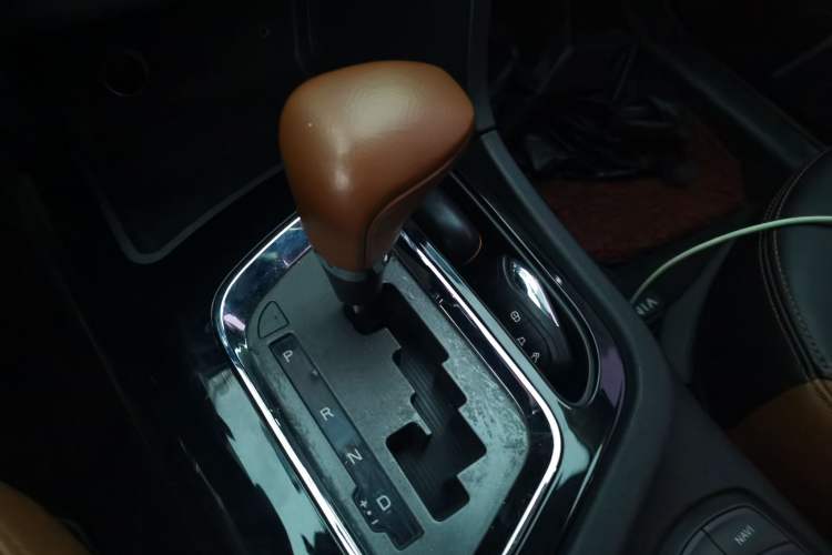 Used Soueast DX7 2017 1.5T Automatic Glory Edition Gear Lever