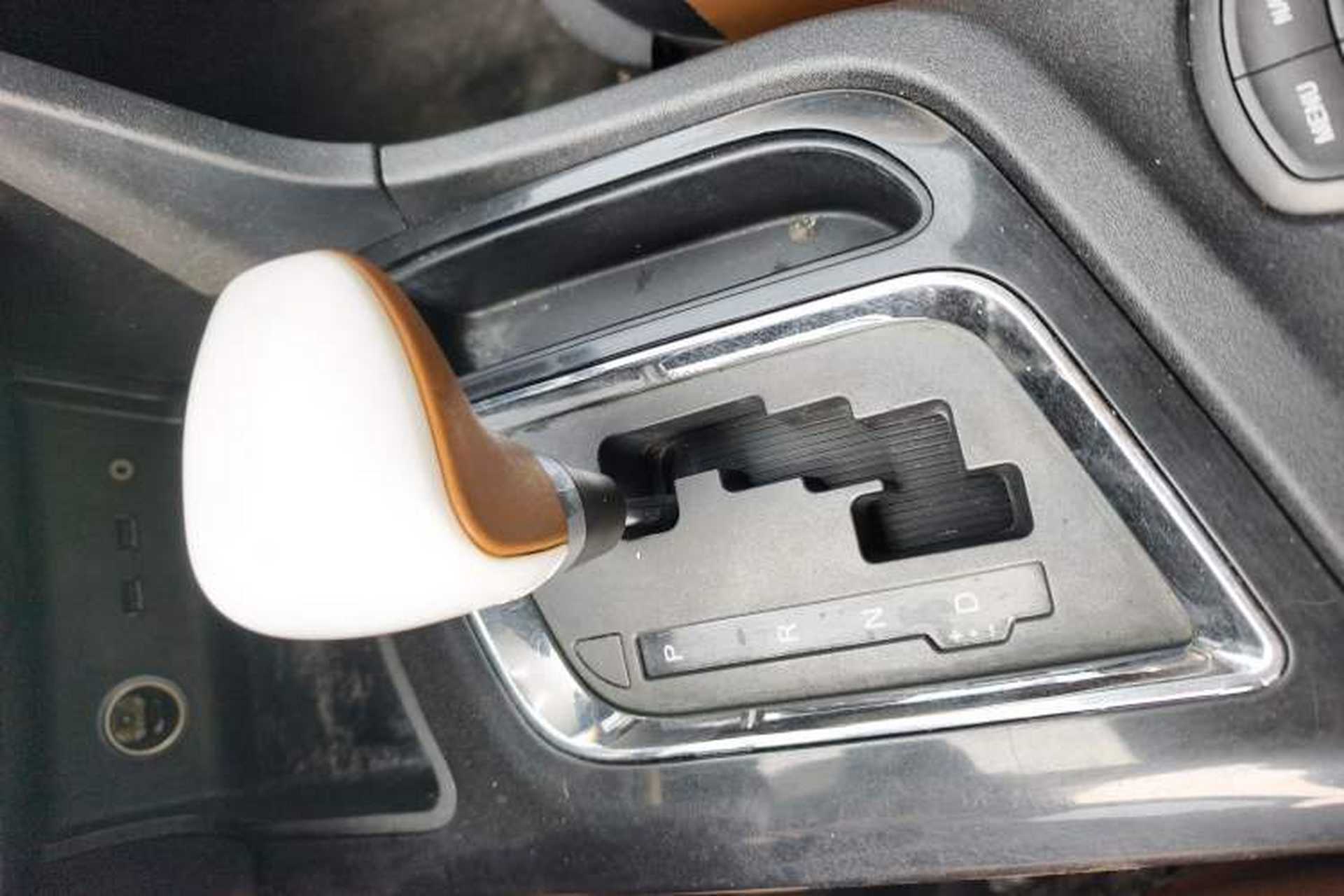 Used Soueast DX7 2017 1.5T Automatic Luxury Model Gear Lever