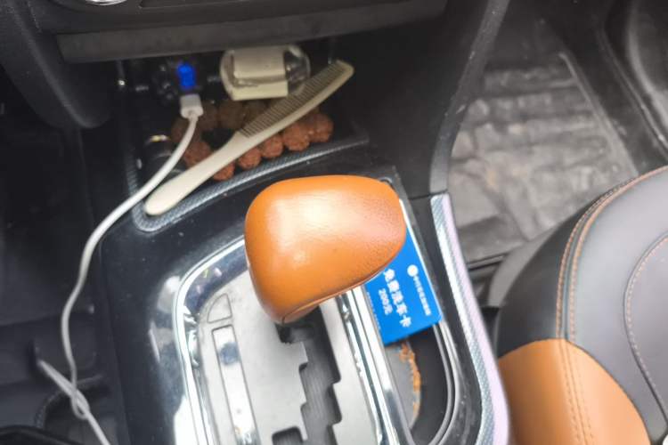 Used Soueast DX7 2017 1.5T Automatic Glory Edition Gear Lever