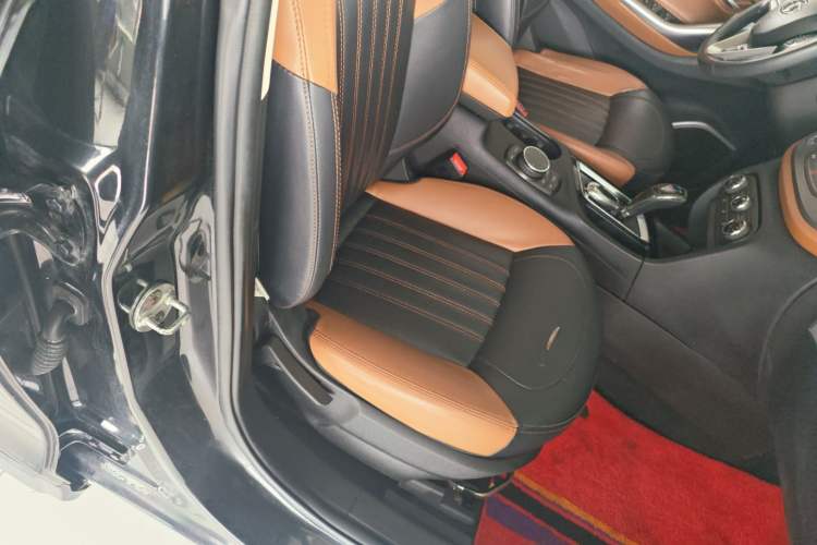 Used Soueast DX7 2017 1.5T Automatic Glory Edition Right Front Seat