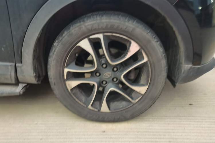 Used Soueast DX7 2017 1.5T Automatic Glory Edition Right Front Wheel Hub