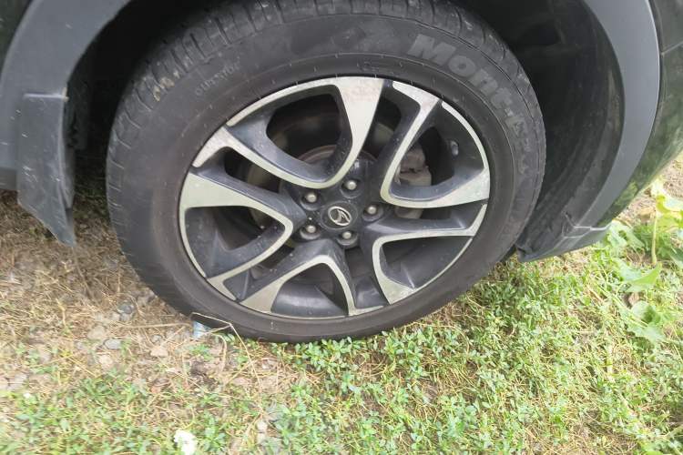 Used Soueast DX7 2017 1.5T Manual Triumph Edition Right Front Wheel Hub