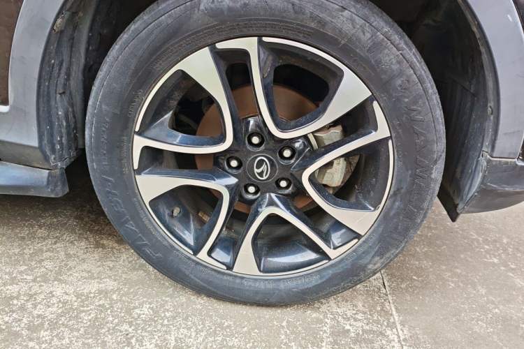 Used Soueast DX7 2017 1.5T Manual Triumph Edition Right Front Wheel Hub