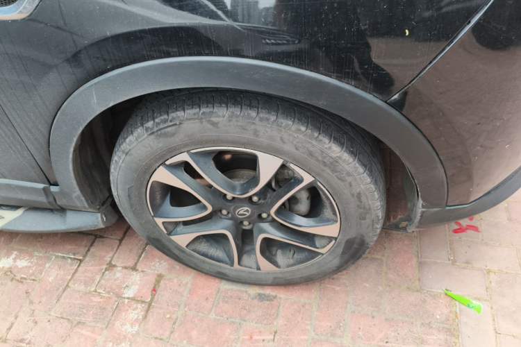 Used Soueast DX7 2017 1.5T Automatic Glory Edition Right Front Wheel Hub