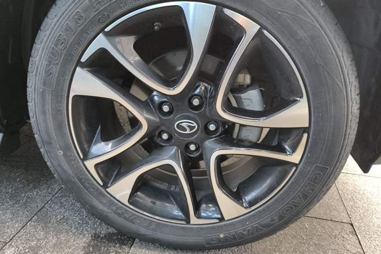 Used Soueast DX7 2017 1.5T Manual Luxury Model Right Front Wheel Hub
