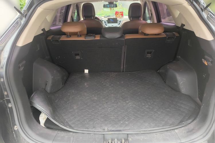 Used Soueast DX7 2017 1.5T Manual Triumph Edition Trunk