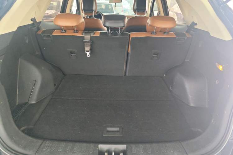 Used Soueast DX7 2017 1.5T Automatic Glory Edition Trunk