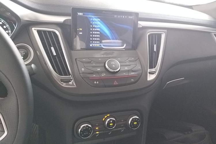 Used Soueast DX7 2017 1.5T Automatic Luxury Model Audio And AC Panel