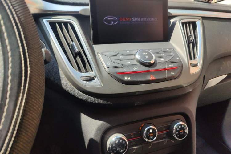 Used Soueast DX7 2017 1.5T Manual Triumph Edition Audio And AC Panel