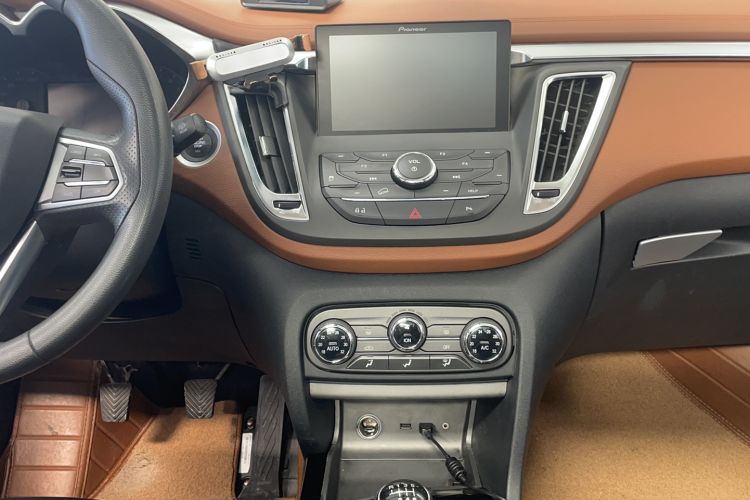 Used Soueast DX7 2017 1.5T Manual Triumph Edition Audio And AC Panel