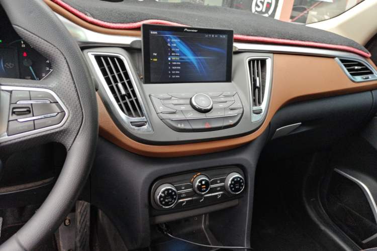 Used Soueast DX7 2017 1.5T Manual Triumph Edition Audio And AC Panel