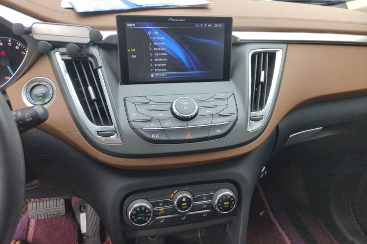 Used Soueast DX7 2017 1.5T Automatic Glory Edition Audio And AC Panel