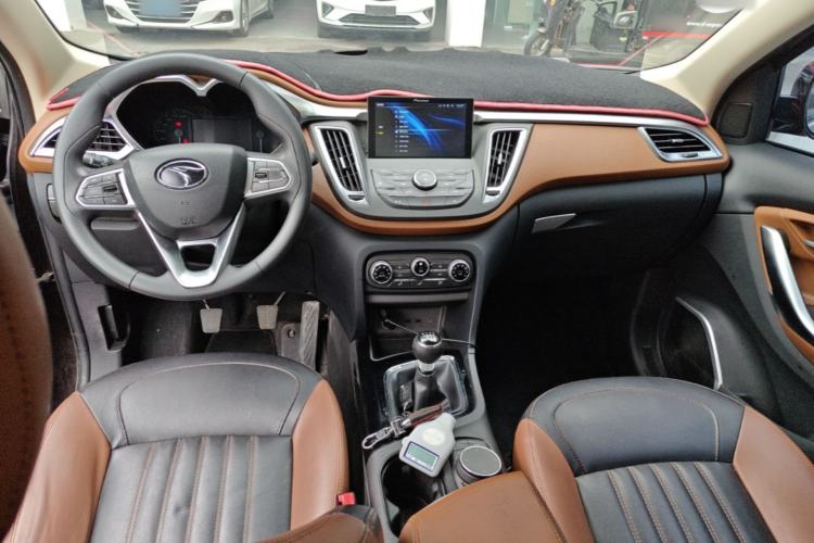 Used Soueast DX7 2017 1.5T Manual Triumph Edition Center Console