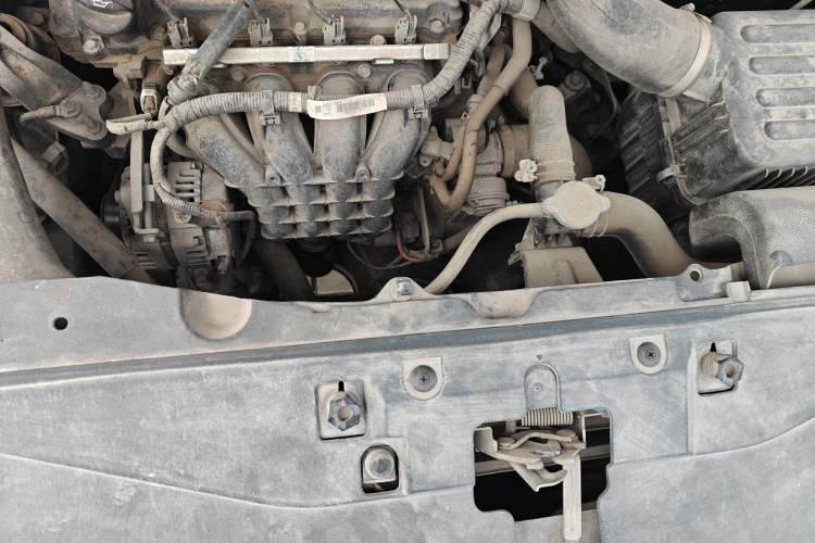 Used Soueast DX7 2017 1.5T Manual Triumph Edition Engine Bay