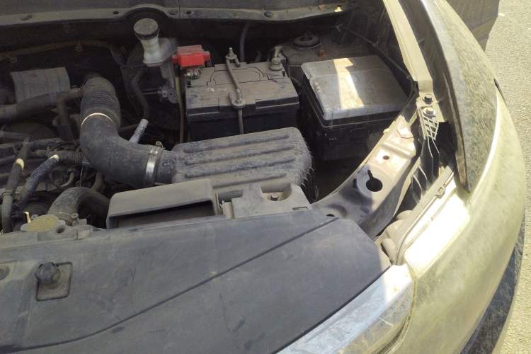 Used Soueast DX7 2017 1.5T Automatic Luxury Model Engine Bay Left