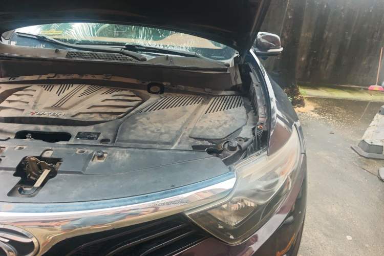 Used Soueast DX7 2017 1.5T Automatic Luxury Model Engine Bay Left